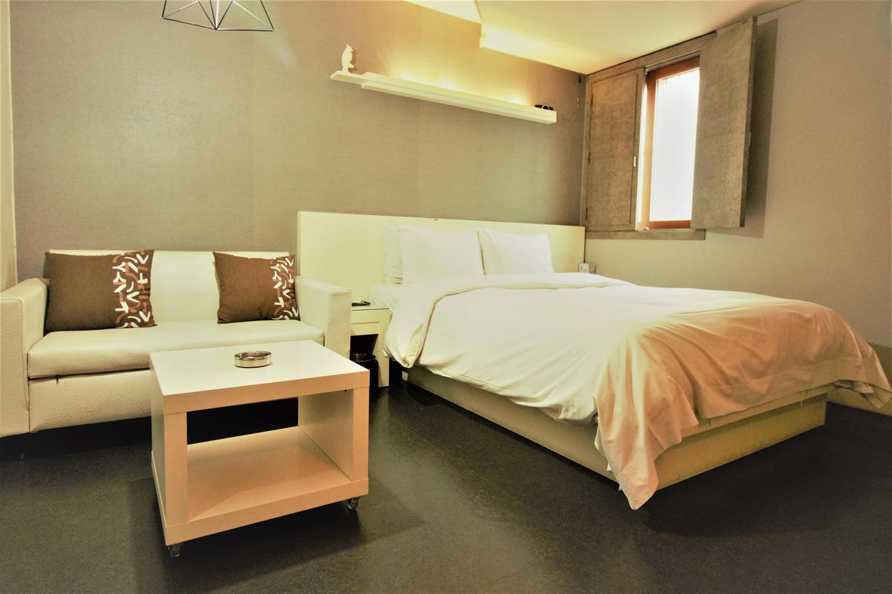 Motel Art 2*