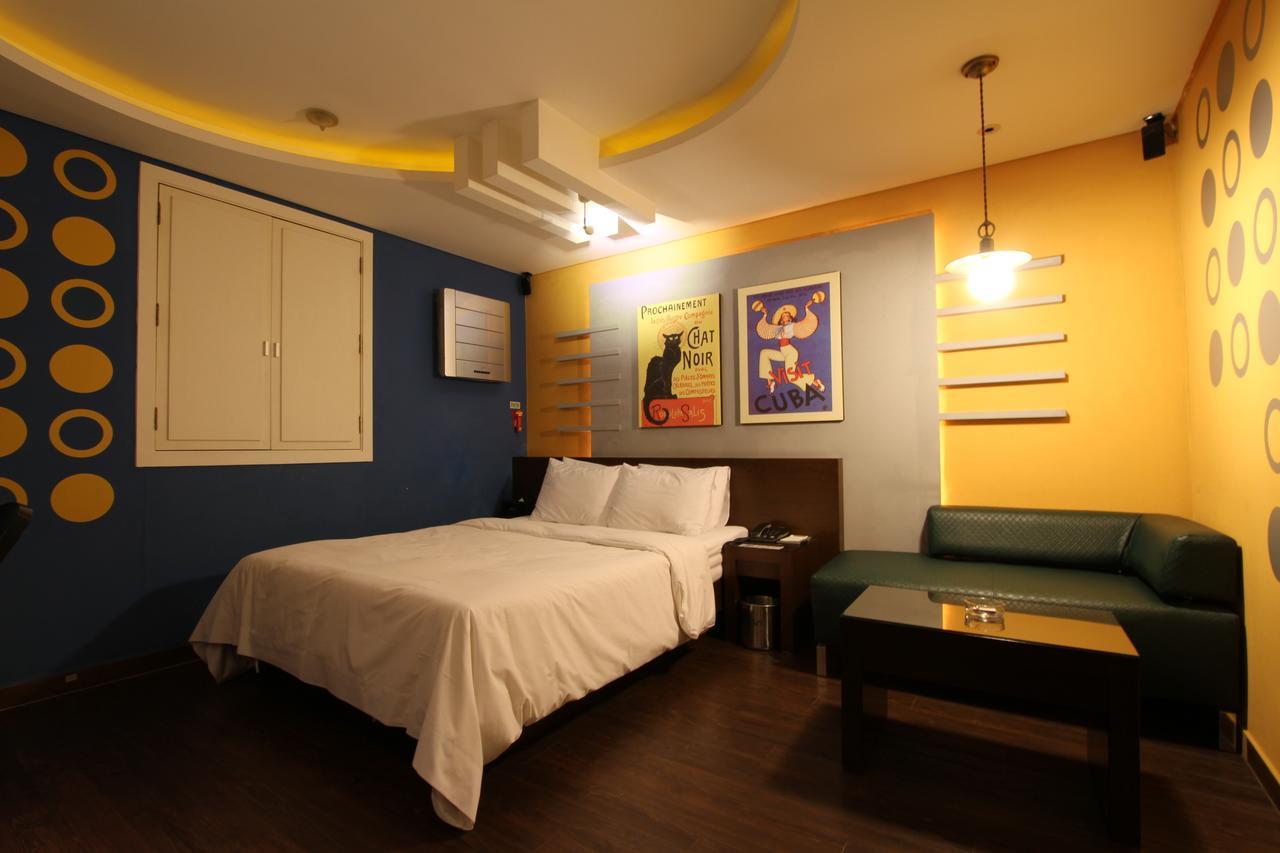 Motel Art 2*